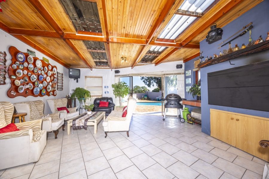 6 Bedroom Property for Sale in Plattekloof 1 Western Cape